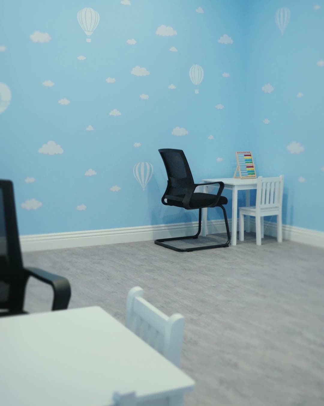 A quiet one-on-one therapy room with a small table and chairs